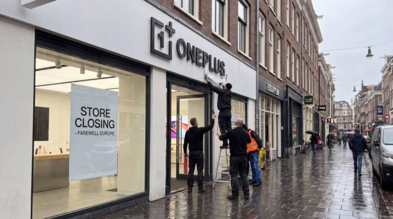 Смартфоны OnePlus на фоне пустых полок магазина в Европе
