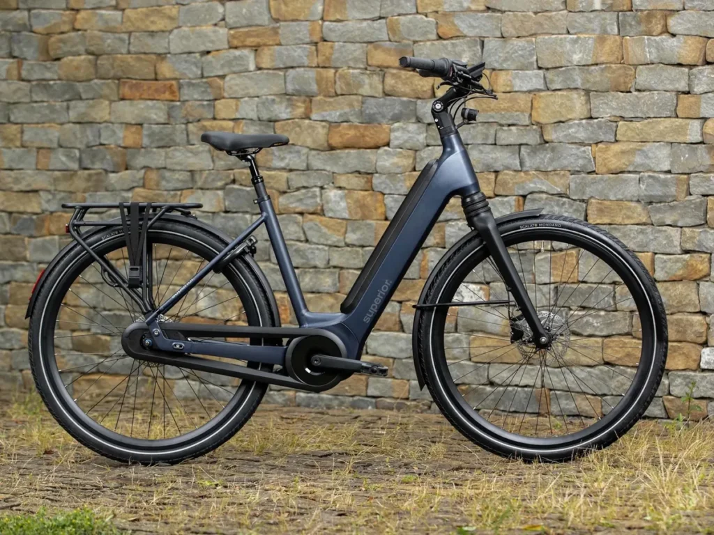 С мотором Bosch, батареей 500 Вт·ч и странной вилкой: Superior…
